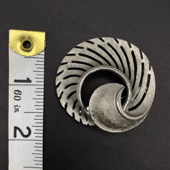 VINTAGE SPIRAL Statement Piece Industrialist Brooch - Picture 5 of 5